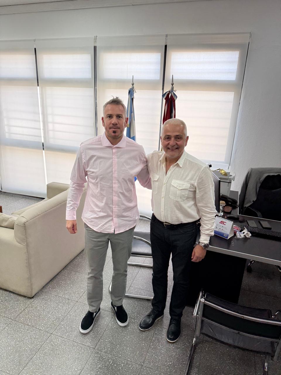 Reunión entre Juan Rousselot y el Secretario de Trabajo de la Provincia, Dr. Omar Sereno